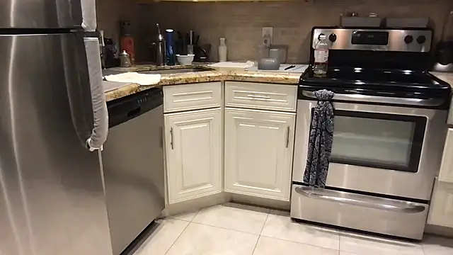 Snapshot of BigGuyMuscle chatting on January 13, 9:09 pm BigGuyMuscle online show from January 13, 9:09 pm