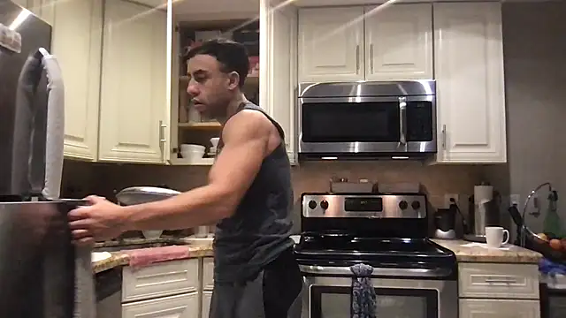 Snapshot of BigGuyMuscle chatting on January 14, 9:48 am BigGuyMuscle online show from January 14, 9:48 am