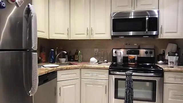 Snapshot of BigGuyMuscle chatting on January 19, 7:01 am BigGuyMuscle online show from January 19, 7:01 am