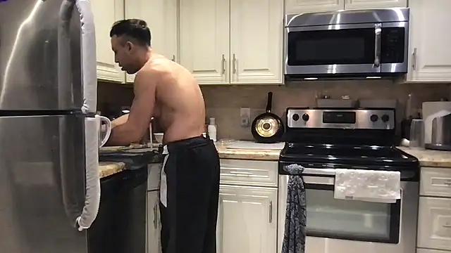 Snapshot of BigGuyMuscle chatting on January 31, 8:51 pm BigGuyMuscle online show from January 31, 8:51 pm