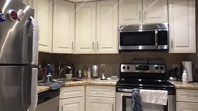 Snapshot of BigGuyMuscle chatting on February 2, 12:31 am BigGuyMuscle online show from February 2, 12:31 am