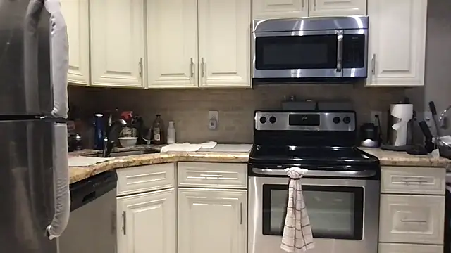 Snapshot of BigGuyMuscle chatting on February 14, 6:48 pm BigGuyMuscle online show from February 14, 6:48 pm