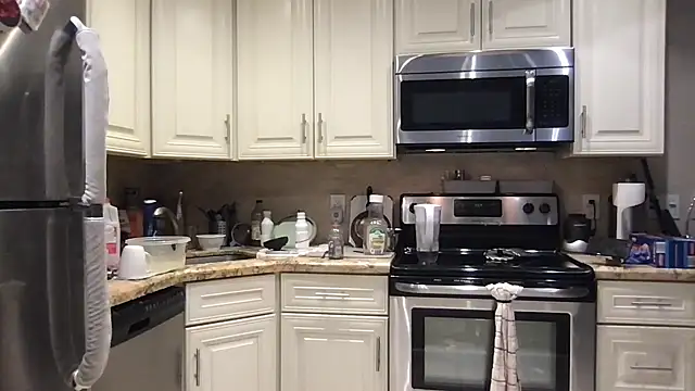 Snapshot of BigGuyMuscle chatting on February 15, 9:00 pm BigGuyMuscle online show from February 15, 9:00 pm