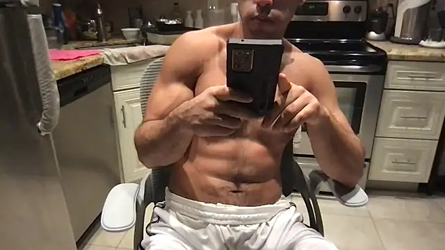 Snapshot of BigGuyMuscle chatting on February 18, 7:04 am BigGuyMuscle online show from February 18, 7:04 am