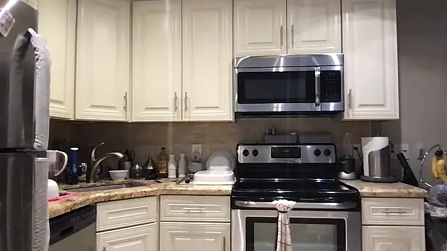 Snapshot of BigGuyMuscle chatting on February 18, 7:54 pm BigGuyMuscle online show from February 18, 7:54 pm