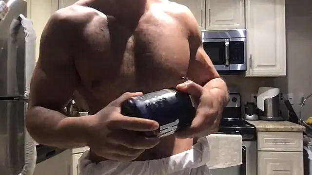 Snapshot of BigGuyMuscle chatting on February 19, 9:33 pm BigGuyMuscle online show from February 19, 9:33 pm