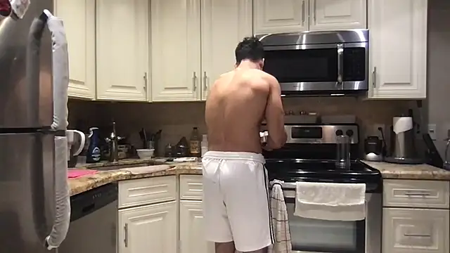 Snapshot of BigGuyMuscle chatting on February 20, 11:32 am BigGuyMuscle online show from February 20, 11:32 am