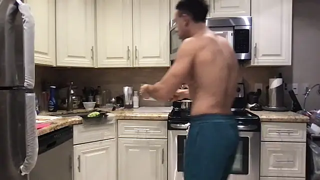 Snapshot of BigGuyMuscle chatting on February 22, 12:45 am BigGuyMuscle online show from February 22, 12:45 am