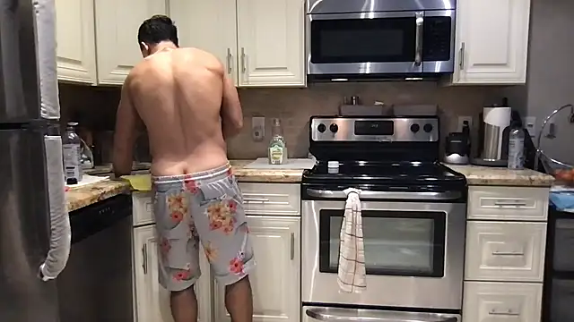 Snapshot of BigGuyMuscle chatting on February 23, 7:44 pm BigGuyMuscle online show from February 23, 7:44 pm