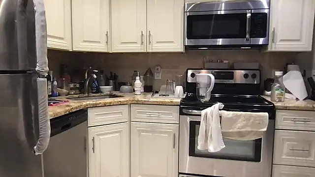 Snapshot of BigGuyMuscle chatting on March 1, 7:49 pm BigGuyMuscle online show from March 1, 7:49 pm