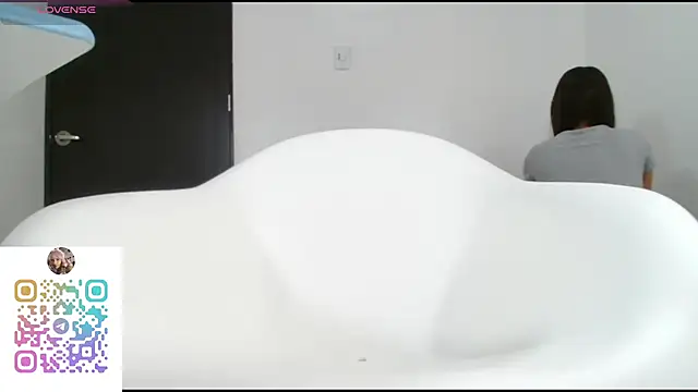 Betsy Thonson online show from March 21, 7:35 pm