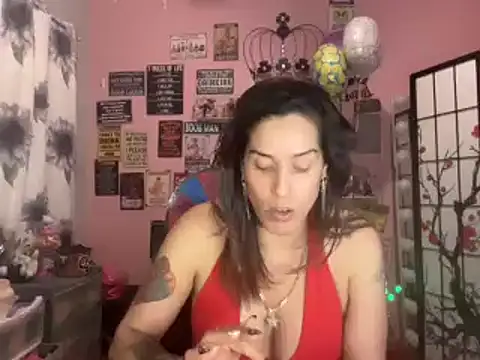 Snapshot of latinacubana chatting on December 28, 7:55 am latinacubana online show from December 28, 7:55 am