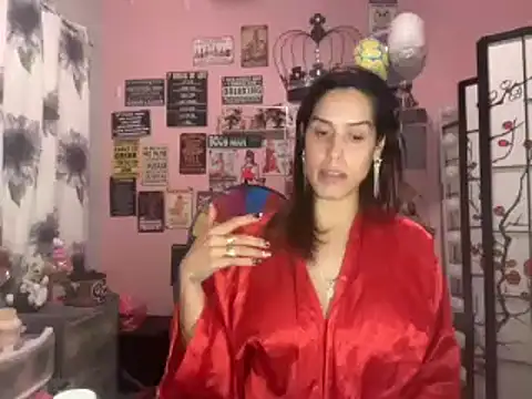 Snapshot of latinacubana chatting on December 28, 10:58 am latinacubana online show from December 28, 10:58 am