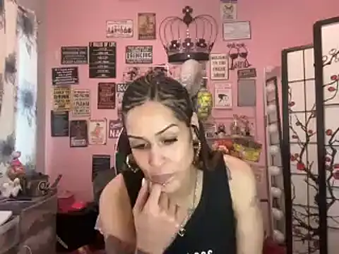 Snapshot of latinacubana chatting on January 12, 2:30 pm latinacubana online show from January 12, 2:30 pm