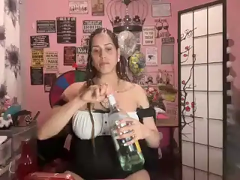 Snapshot of latinacubana chatting on January 18, 5:20 am latinacubana online show from January 18, 5:20 am