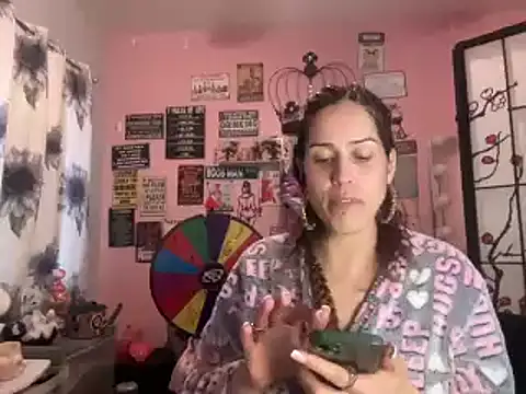 Snapshot of latinacubana chatting on January 22, 10:26 pm latinacubana online show from January 22, 10:26 pm