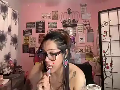 Snapshot of latinacubana chatting on January 29, 6:01 am latinacubana online show from January 29, 6:01 am