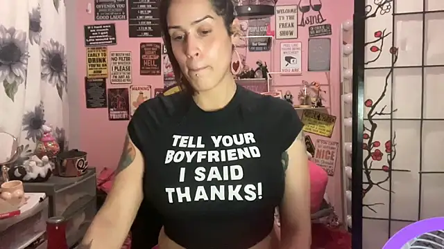 Snapshot of latinacubana chatting on February 8, 11:01 am latinacubana online show from February 8, 11:01 am