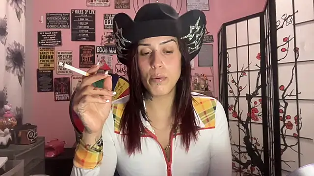 Snapshot of latinacubana chatting on March 16, 6:20 am latinacubana online show from March 16, 6:20 am