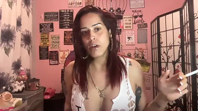 Snapshot of latinacubana chatting on March 22, 5:17 am latinacubana online show from March 22, 5:17 am