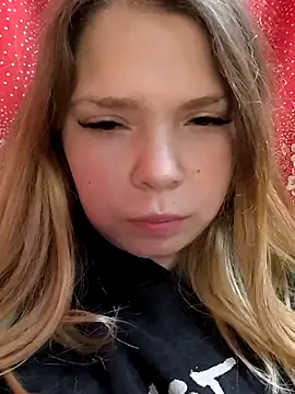 Zuli Kiska online show from December 3, 8:18 pm