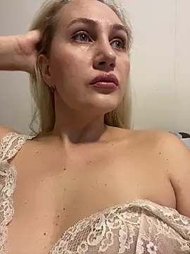 YourBlondee online show from December 11, 2:30 am