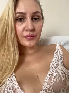 YourBlondee online show from February 12, 5:58 am