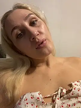 YourBlondee online show from November 26, 2:12 am