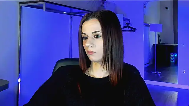 Snapshot of ItsAlisia chatting on February 8, 6:39 am ItsAlisia online show from February 8, 6:39 am