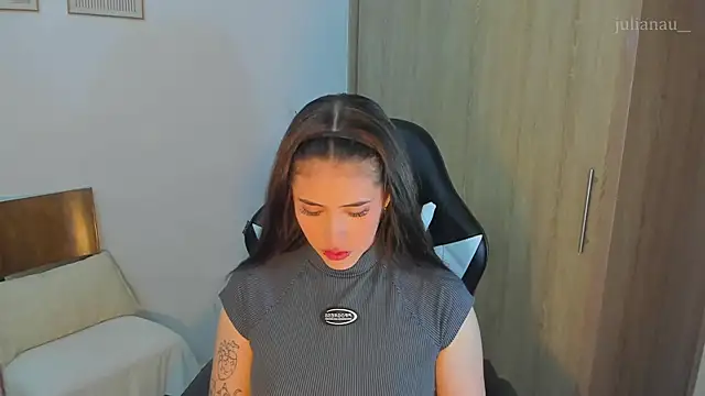 Snapshot of iriswest_ chatting on December 10, 11:19 pm iriswest  online show from December 10, 11:19 pm