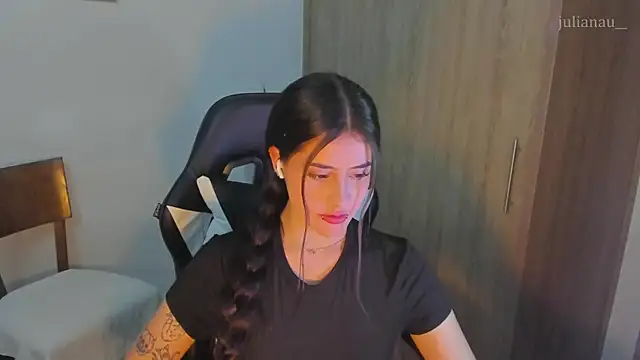Snapshot of iriswest_ chatting on December 16, 12:04 am iriswest  online show from December 16, 12:04 am