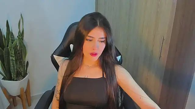 Snapshot of iriswest_ chatting on December 30, 10:34 pm iriswest  online show from December 30, 10:34 pm