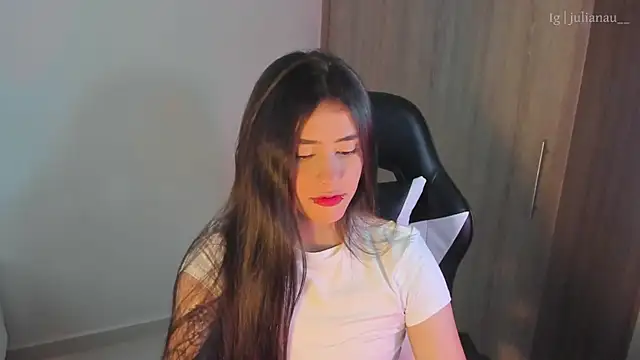 Snapshot of iriswest_ chatting on January 22, 10:59 pm iriswest  online show from January 22, 10:59 pm