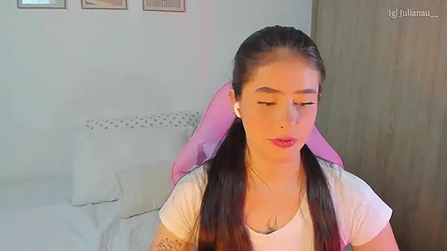 Snapshot of iriswest_ chatting on March 14, 2:20 am iriswest  online show from March 14, 2:20 am