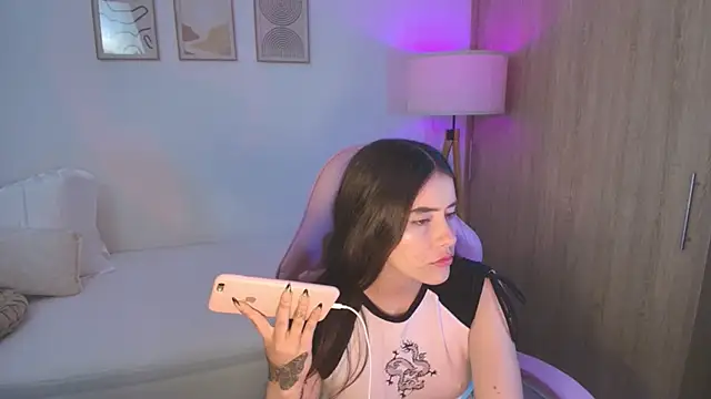 Snapshot of iriswest_ chatting on October 14, 12:44 am iriswest  online show from October 14, 12:44 am