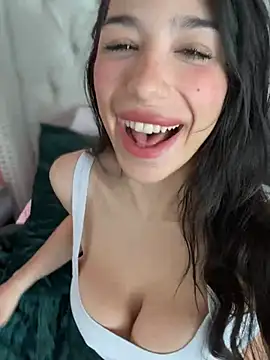Snapshot of LoveLillyy chatting on January 4, 8:16 pm LoveLillyy online show from January 4, 8:16 pm