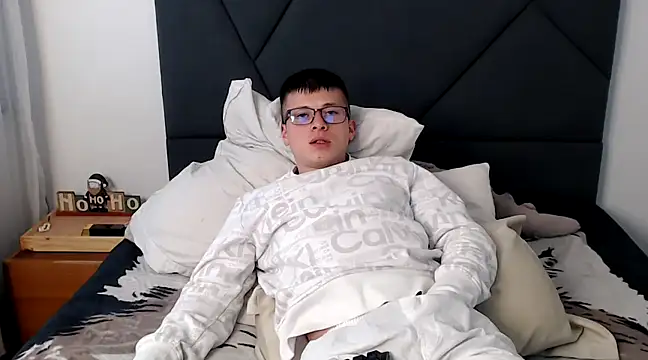 MathewCollin online show from February 3, 3:27 pm