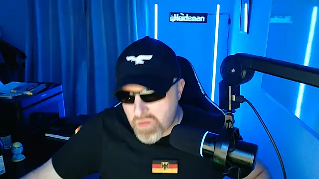 Snapshot of DerPornoPete chatting on September 24, 9:51 pm DerPornoPete online show from September 24, 9:51 pm