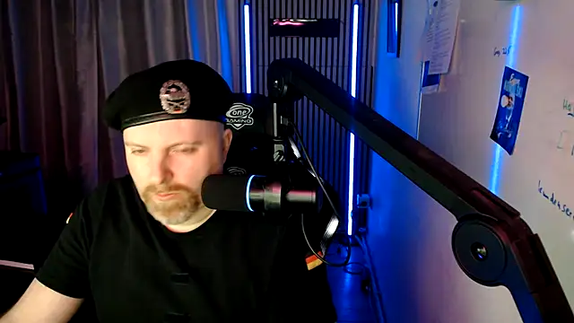 DerPornoPete online show from May 17, 2:31 am