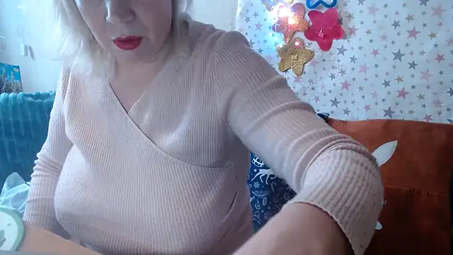 QueenLana online show from February 17, 9:39 am