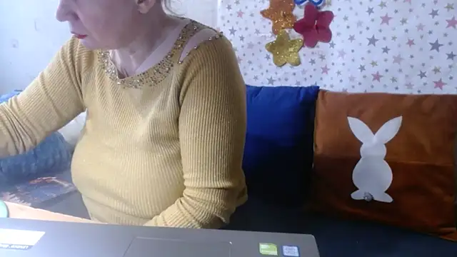 Snapshot of QueenLana chatting on April 9, 7:25 am QueenLana online show from April 9, 7:25 am