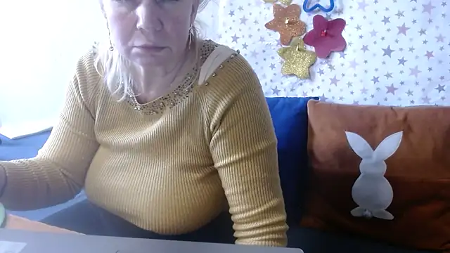 Snapshot of QueenLana chatting on April 23, 12:29 pm QueenLana online show from April 23, 12:29 pm