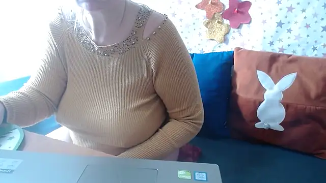 Snapshot of QueenLana chatting on April 24, 6:38 am QueenLana online show from April 24, 6:38 am