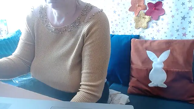 Snapshot of QueenLana chatting on May 2, 6:51 am QueenLana online show from May 2, 6:51 am