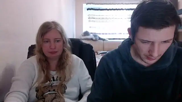 PeterAndJen online show from March 8, 4:17 pm