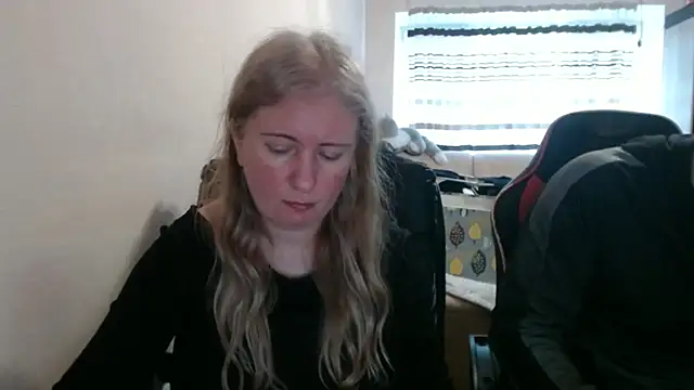 PeterAndJen online show from April 5, 6:05 pm