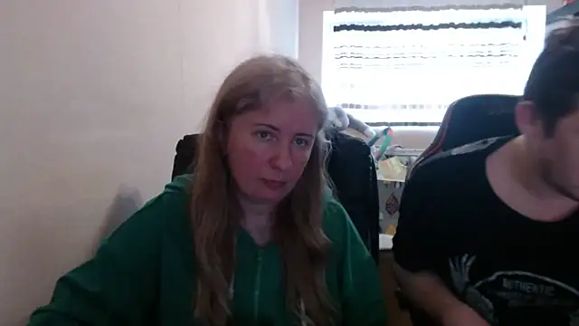 PeterAndJen online show from April 18, 5:17 pm