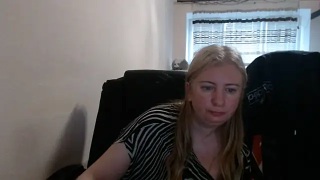 PeterAndJen online show from May 13, 4:43 am