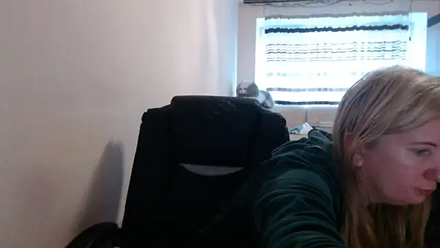 PeterAndJen online show from May 16, 4:42 am