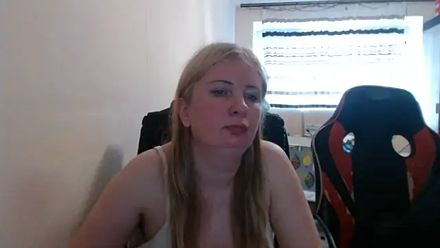 PeterAndJen online show from May 23, 6:01 pm